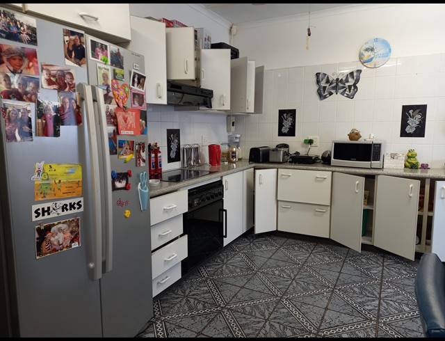 3 BEDROOM FREEHOLD FOR SALE IN SHELLY BEACH